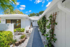 3 Estate Drive, Boynton Beach, FL 33436 Sold 10/30/24