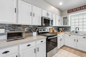 130 Saratoga Boulevard E, Royal Palm Beach, FL 33411 Sold 08/09/24