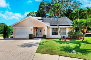 303 Moccasin Trail W, Jupiter, FL 33458 Sold 07/02/24