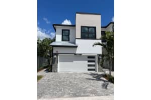 54 NW 7th St, Plantation, FL 33324, Sold 08/28/24