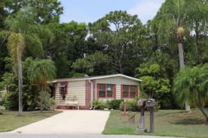 8 Villa Flores, Port Saint Lucie, FL 34952 Sold 06/25/24