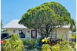 475 13th Street SW, Vero Beach, FL 32962 Sold 10/08/24