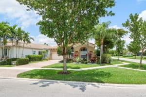 9725 Via Grande W, Wellington, FL 33411 Sold 09/03/24