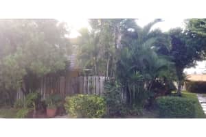27 Lake Arbor Drive, Palm Springs, FL 33461 Sold 09/20/24