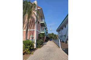 4640 Bougainvilla Dr APT 4, Lauderdale-By-The-Sea, FL 33308, Sold 10/08/24