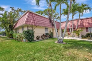 664 Marlboro Oval, Lake Worth, FL 33467 Sold 09/23/24