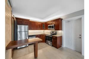 1106 Green Pine Boulevard E2, West Palm Beach, FL 33409 Sold 10/09/24