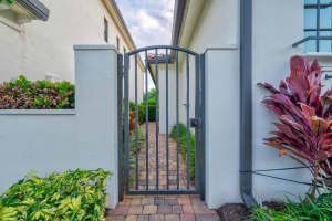 11818 SW 13th Court, Pembroke Pines, FL 33025 Sold 09/06/24