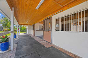 15000 Oatland Court Barn, Wellington, FL 33414 Sold 04/18/25