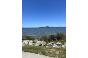 681 Breakwater Terrace, Sebastian, FL 32958 Sold 11/27/24