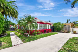 417 13th Avenue N, Lake Worth Beach, FL 33460 Sold 11/01/24