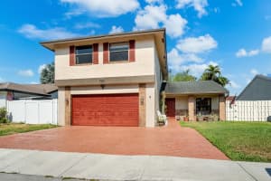721 Briarwood Terrace, Davie, FL 33325 Sold 07/19/24
