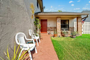 721 Briarwood Terrace, Davie, FL 33325 Sold 07/19/24