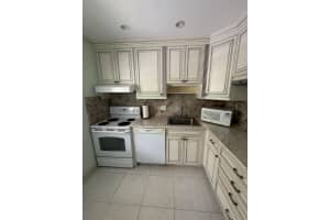 23 Abbey Lane 202, Delray Beach, FL 33446 Sold 10/25/22