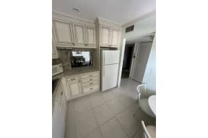 23 Abbey Lane 202, Delray Beach, FL 33446 Sold 10/25/22