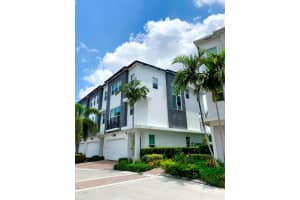 2900 NE 12th Terrace 32, Oakland Park, FL 33305 Sold 10/30/24