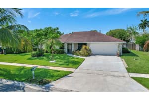 172 Roycourt Circle, Royal Palm Beach, FL 33411 Sold 08/14/24