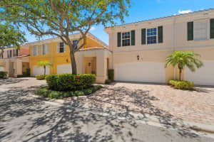 70 Tall Oaks Circle, Tequesta, FL 33469 Sold 09/23/24