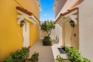 70 Tall Oaks Circle, Tequesta, FL 33469 Sold 09/23/24