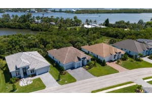 9261 Orchid Cove Circle, Vero Beach, FL 32963 Sold 10/16/24