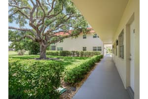 16 Vista Palm Lane 105, Vero Beach, FL 32962 Sold 07/25/24