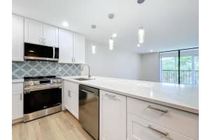 5370 Las Verdes Circle 317, Delray Beach, FL 33484 Sold 07/17/24