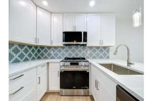 5370 Las Verdes Circle 317, Delray Beach, FL 33484 Sold 07/17/24