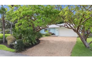 8 Palmetto Way, Tequesta, FL 33469 Sold 02/20/25