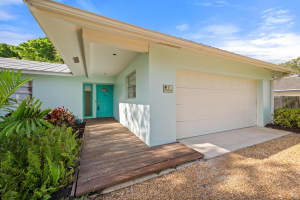 8 Palmetto Way, Tequesta, FL 33469 Sold 02/20/25
