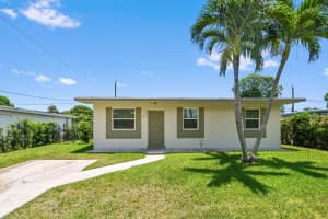 58 Barbados Drive, Palm Springs, FL 33461 Sold 10/30/24
