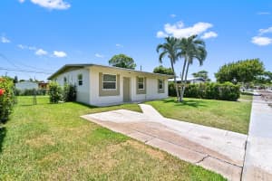 58 Barbados Drive, Palm Springs, FL 33461 Sold 10/30/24