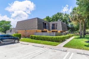 3232 32nd Way, West Palm Beach, FL 33407 Sold 02/12/25