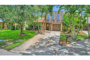 1003 Raintree Lane, Palm Beach Gardens, FL 33410 Sold 10/31/24