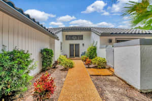 5 Oaks Lane, Boynton Beach, FL 33436 Sold 08/29/24