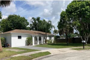 565 21st Avenue, Vero Beach, FL 32962 Sold 01/17/25