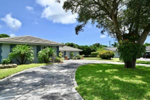 4063 N Jonquil Circle N, Palm Beach Gardens, FL 33410 Sold 10/22/24