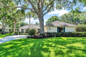 135 Prestwick Circle 135, Vero Beach, FL 32967 Sold 04/01/25