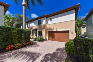 563 NW Library Commons Way, Boca Raton, FL 33432 Sold 01/06/25