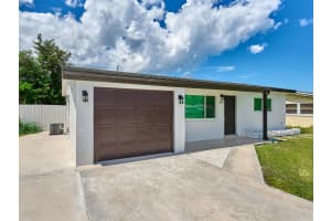 215 SW 8th Avenue, Boynton Beach, FL 33435 Sold 10/04/24