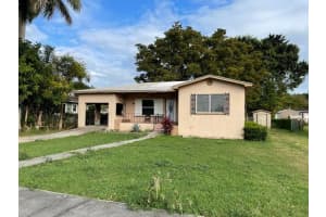 148 S Flame Avenue, Pahokee, FL 33476 Sold 06/30/25