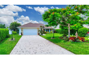 129 Queen Christina Court, Hutchinson Island, FL 34949 Sold 06/20/25