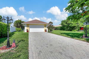 129 Queen Christina Court, Hutchinson Island, FL 34949 Sold 06/20/25
