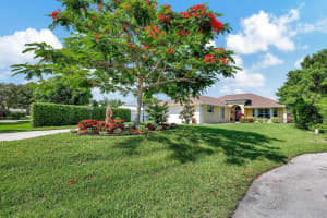 129 Queen Christina Court, Hutchinson Island, FL 34949 Sold 06/20/25