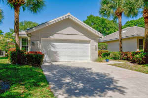 2027 Bedford Drive, Palm Beach Gardens, FL 33403 Sold 01/27/25
