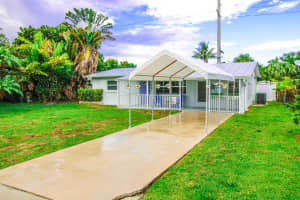 4545 SE Beckett Avenue, Stuart, FL 34997 Sold 08/16/24