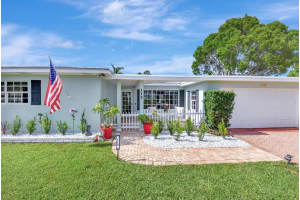 112 Heather Lane, Delray Beach, FL 33444 Sold 12/16/24