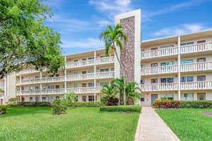 3077 Newport Q 3077, Deerfield Beach, FL 33442 Sold 11/12/24