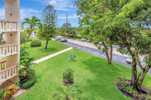 3077 Newport Q 3077, Deerfield Beach, FL 33442 Sold 11/12/24
