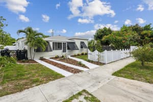 1408 Crestwood Boulevard, Lake Worth Beach, FL 33460 Sold 01/24/25