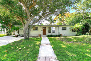 313 Mid Pines Road, Palm Springs, FL 33461 Sold 12/09/24